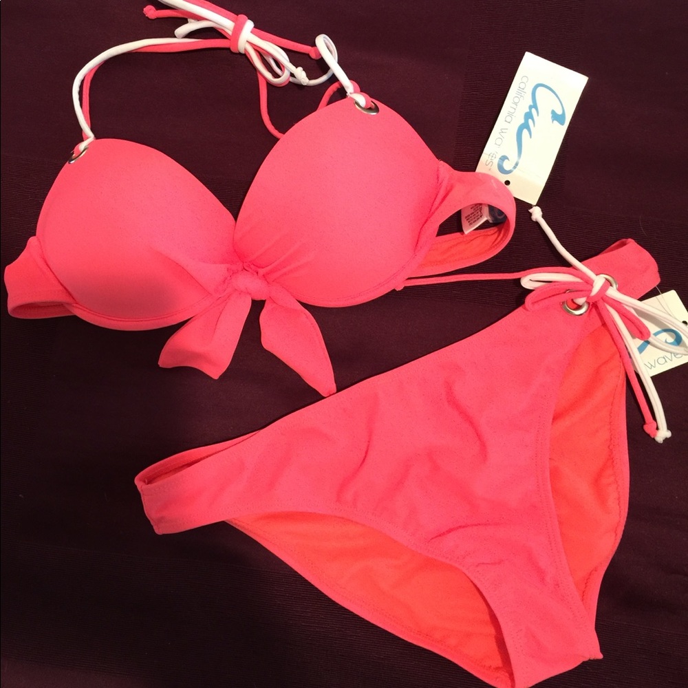 NWT California Waves 2 pc coral bikini. Size Large