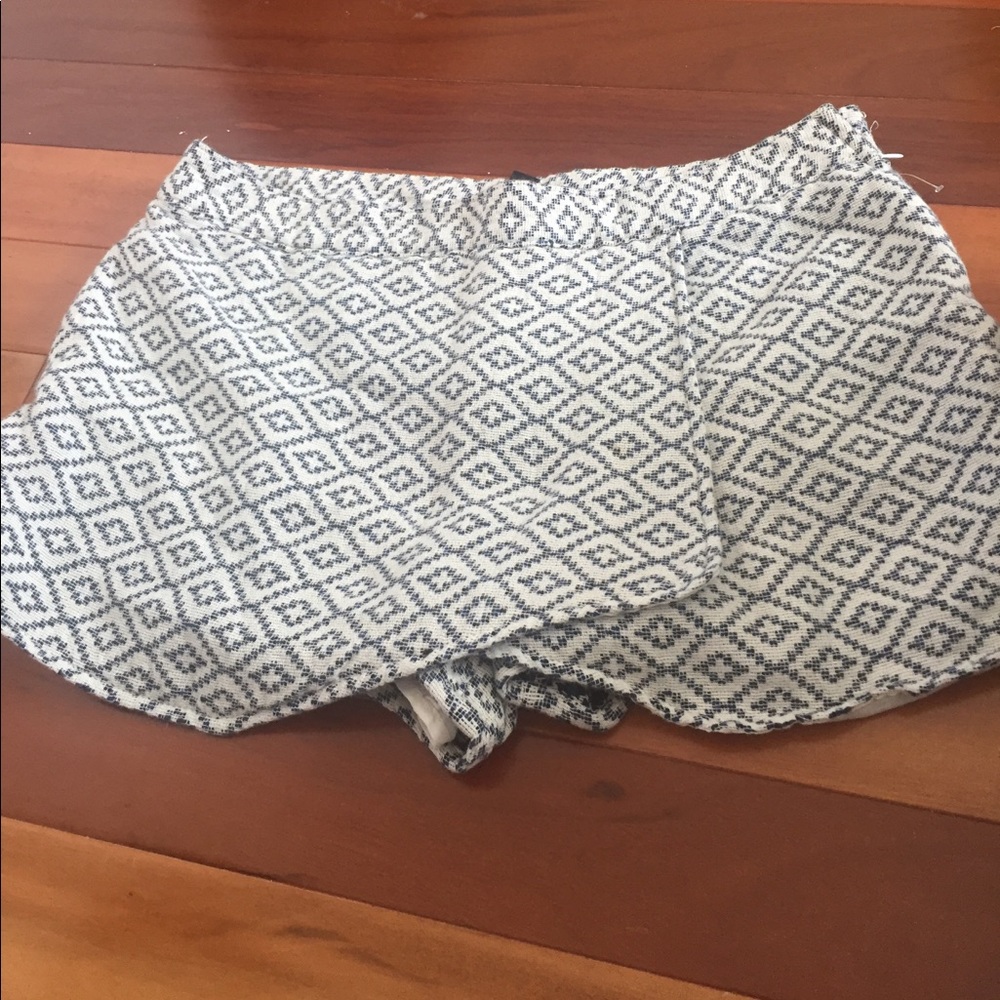 Blue and white print 90's style skort scort