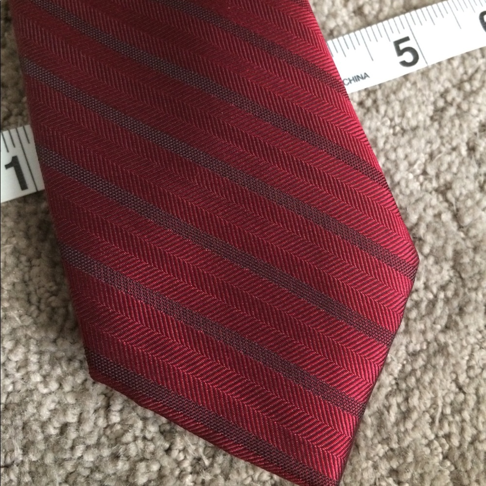 Like-new 14th and Union slim burgundy stripe tie
