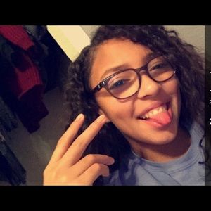 Meet your Posher, Cecilia