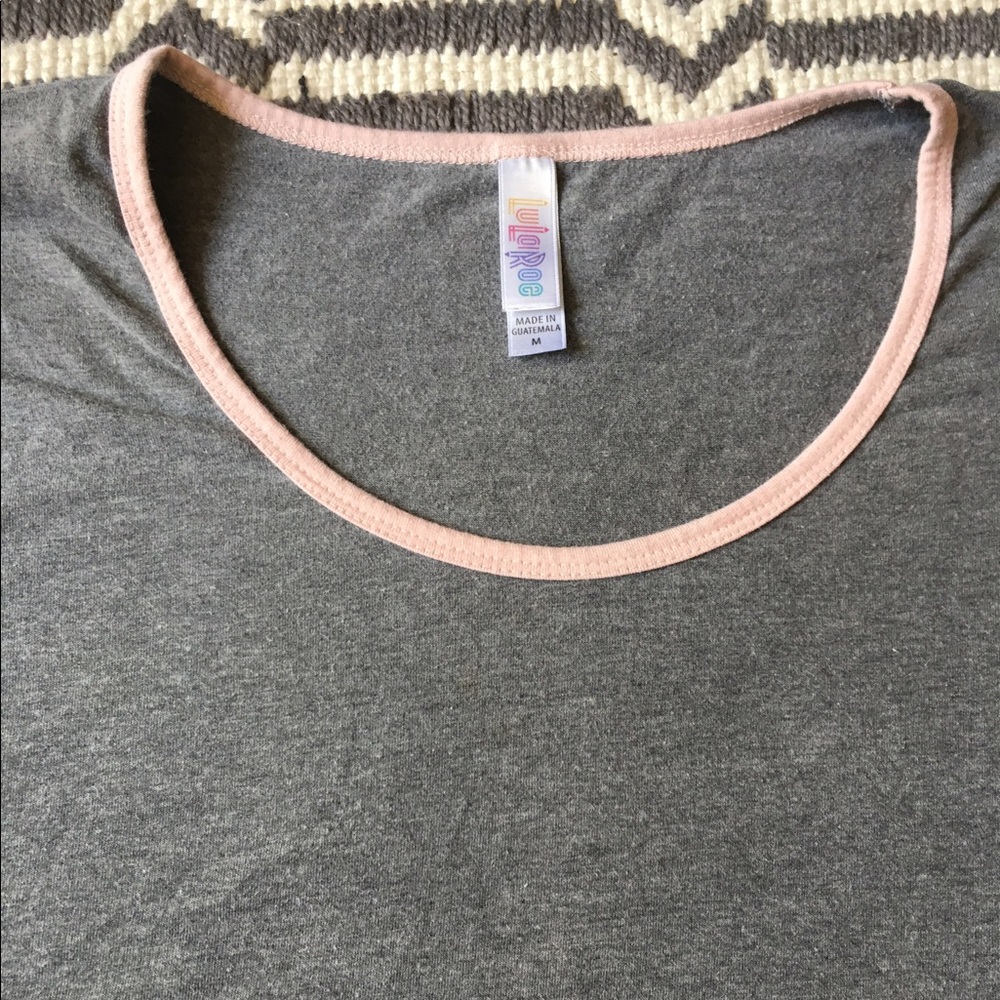BEAUTIFUL LuLaRoe Perfect Tee!!! Steal!!