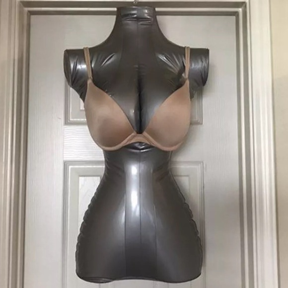 Victoria's Secret Push-Up Bra - Picture 1 of 3
