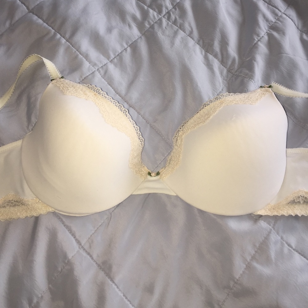 B.tempt'd white 32D bra worn 1 time EUC