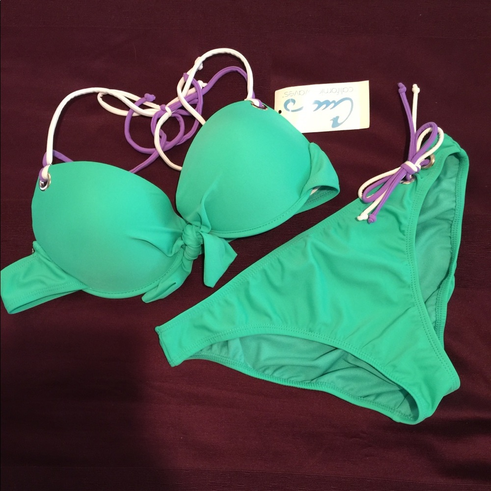 NWT California Waves 2 pc green bikini. Size Large