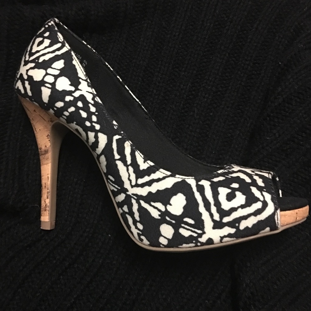 Patterned heels