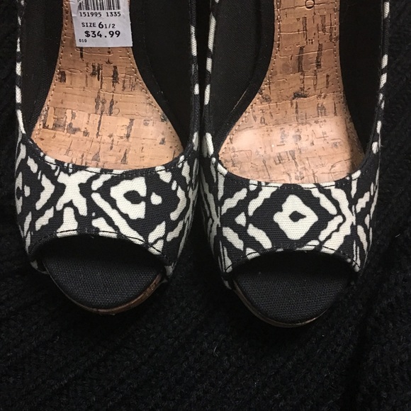 Patterned heels - Picture 2 of 5