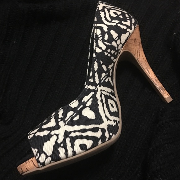 Patterned heels - Picture 4 of 5