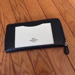 Midnight and Chalk Coach Wristlet wallet