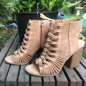 New with tag size 11 4in  DV heels