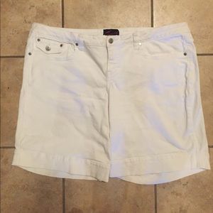 NWOT Stretchy White Denim Torrid Shorts
