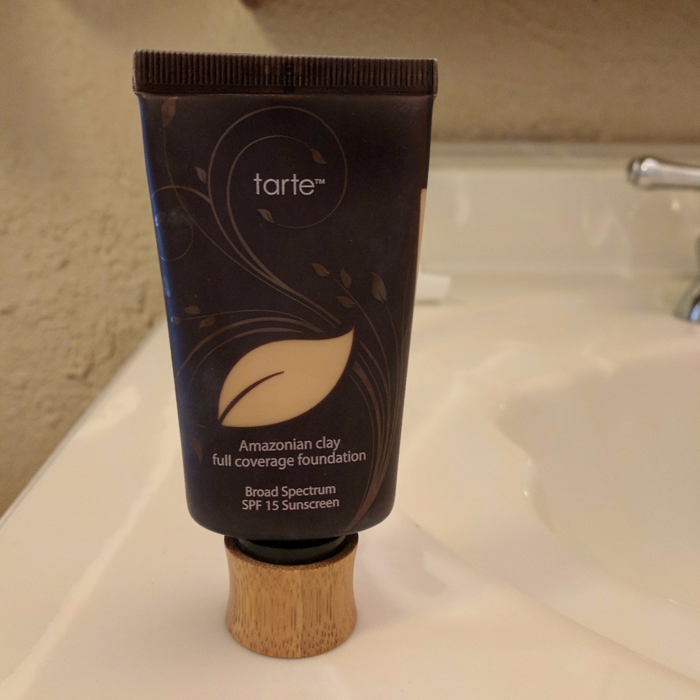 TARTE Amazonian Clay foundation Light Medium Honey