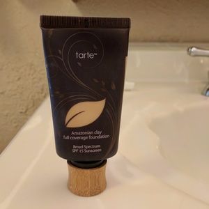 TARTE Amazonian Clay foundation Light Medium Honey