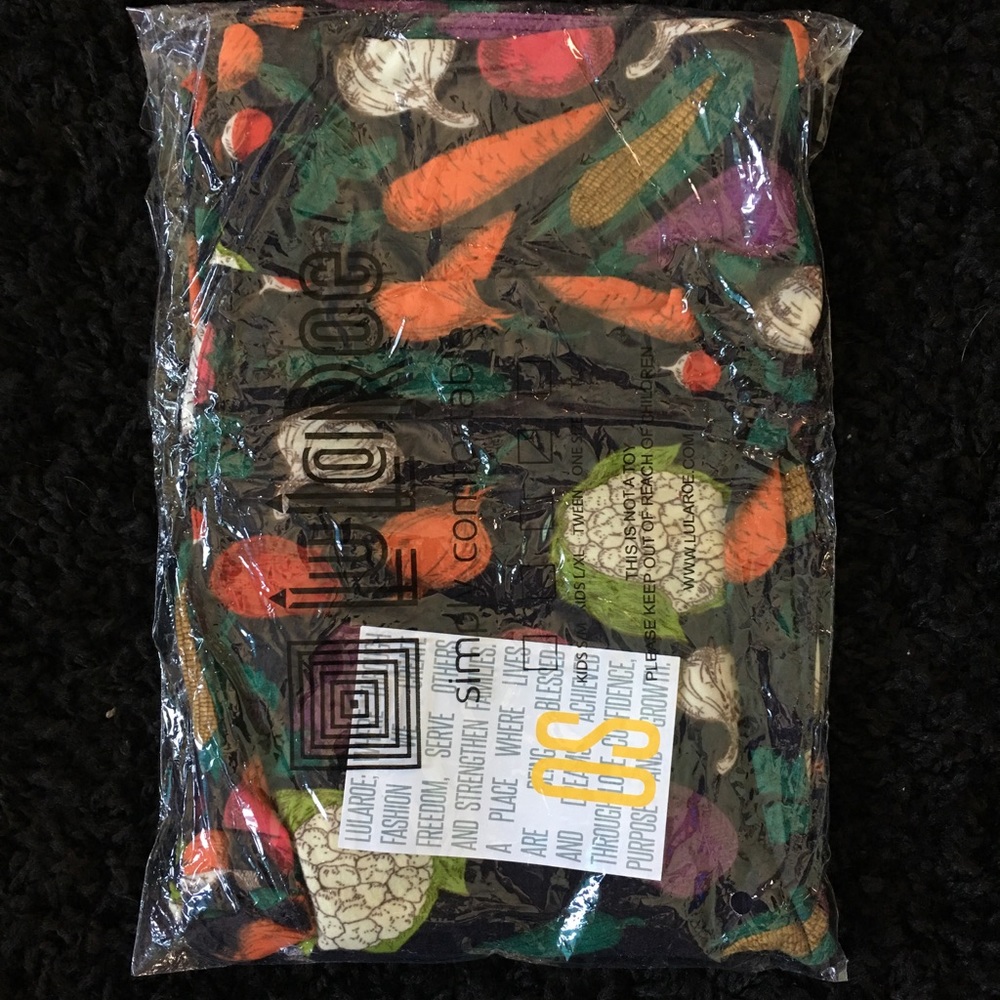 NWT Lularoe OS Leggings veggies print