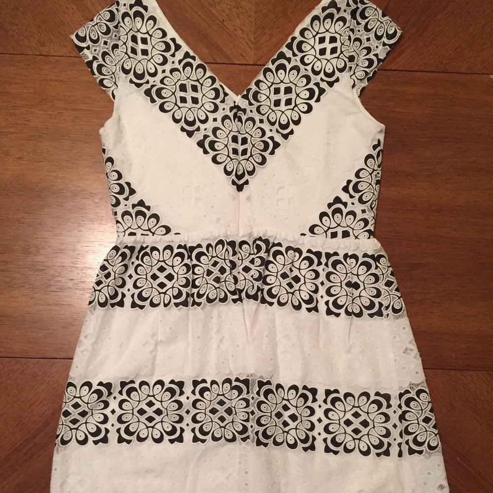 New York and company white and black dress