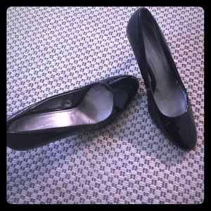 Bandolino patent pumps