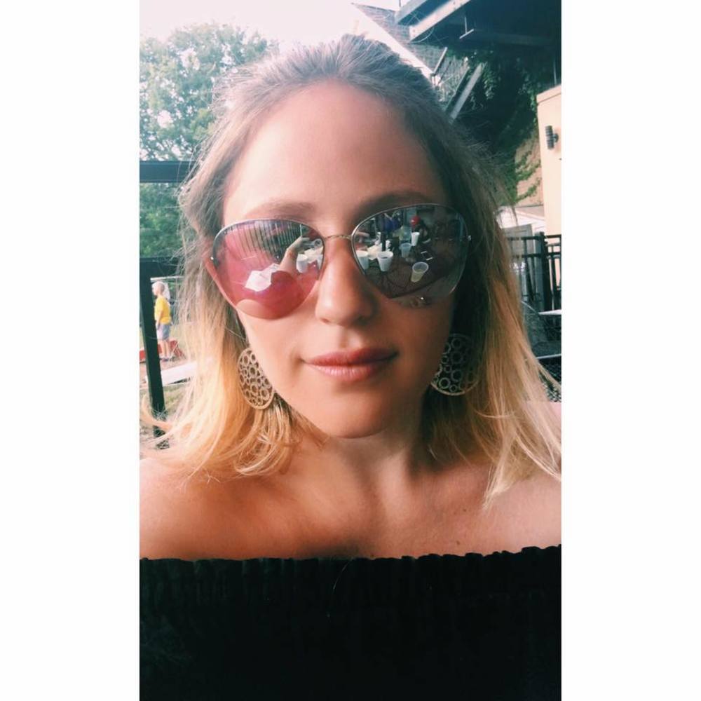 Meet your Posher, Brooke