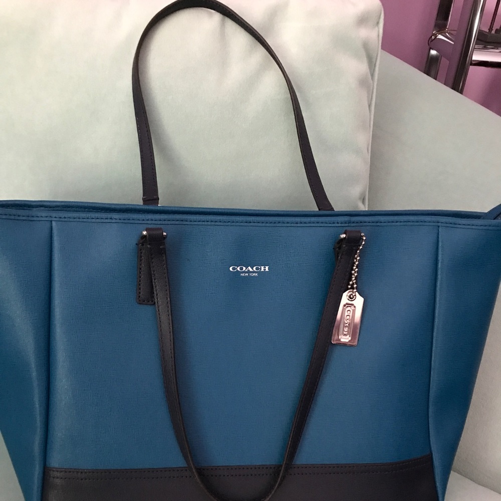 Handbag - Picture 2 of 3