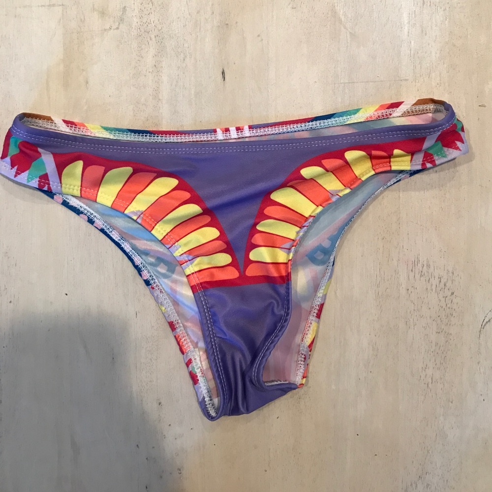 Bikini - Picture 3 of 4