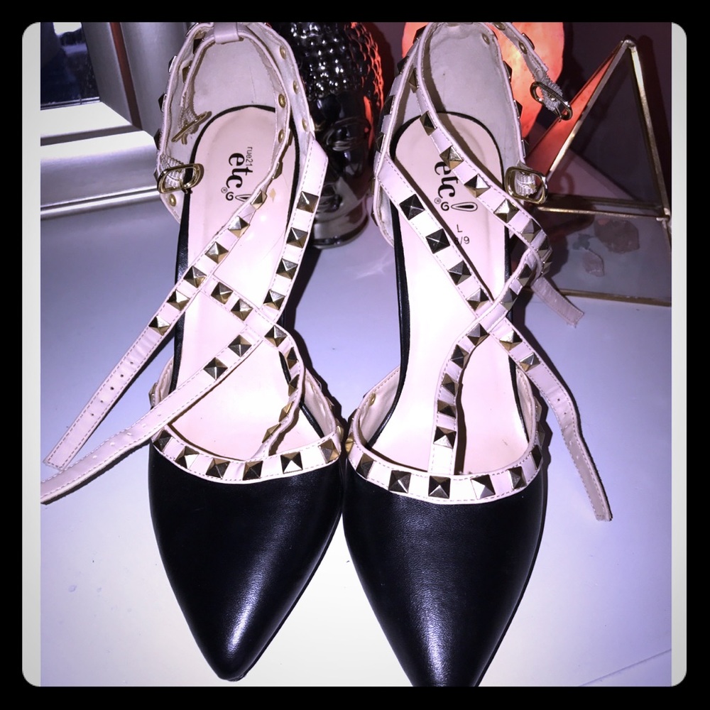 NWOT Pointy Toe Studded Pumps