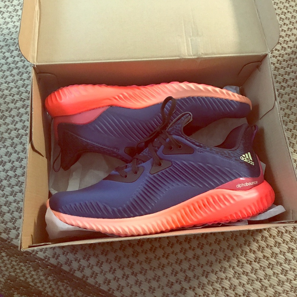 Alphabounce Women's size 10