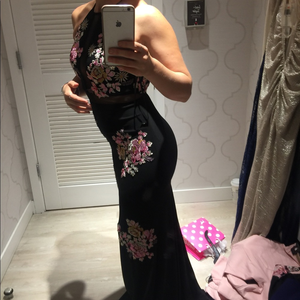 Dress - Picture 2 of 2
