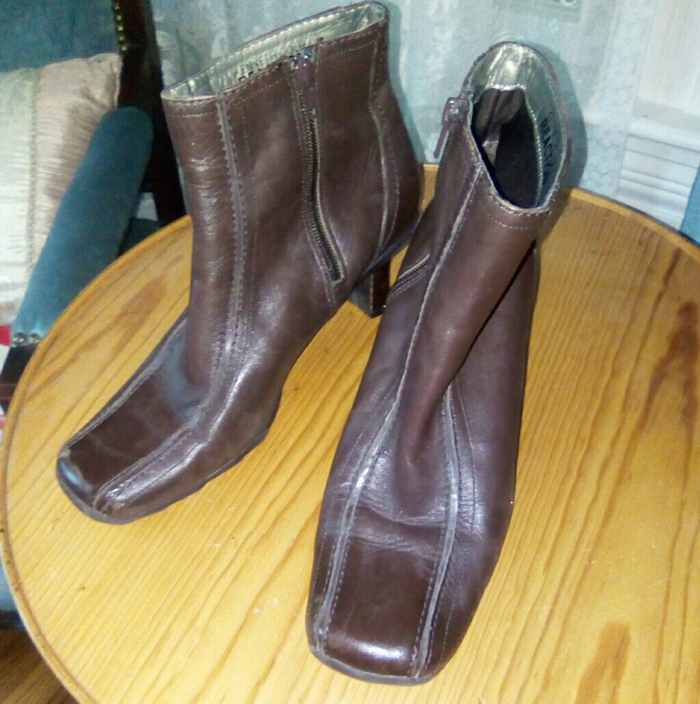 Kenneth Cole Reaction brown leather ankle boots