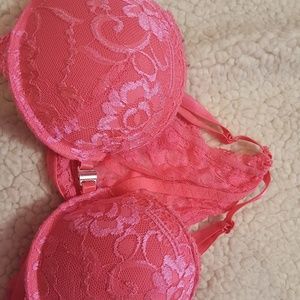Pink lacey bra/bralette