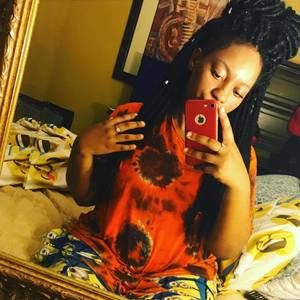 Meet your Posher, Alexia