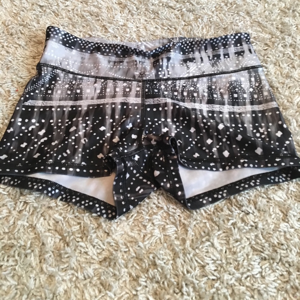 Stretchy American eagle shorts
