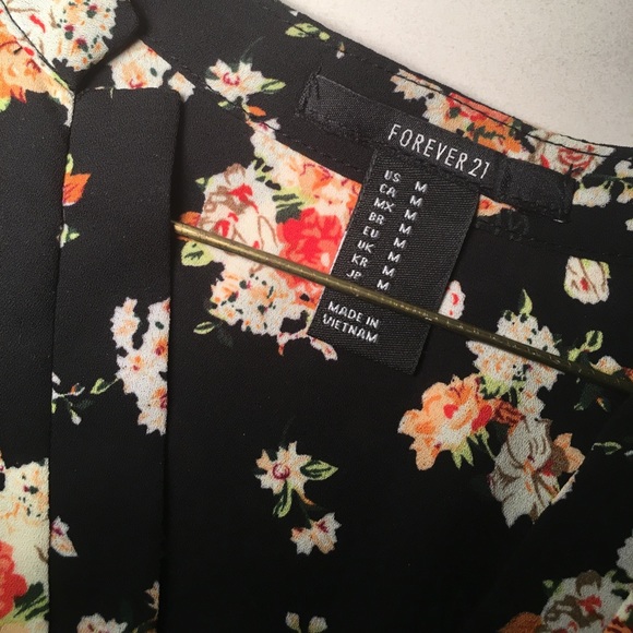 FOREVER 21 SPLIT BACK TOP W/ FLORAL DETAIL - Picture 3 of 4
