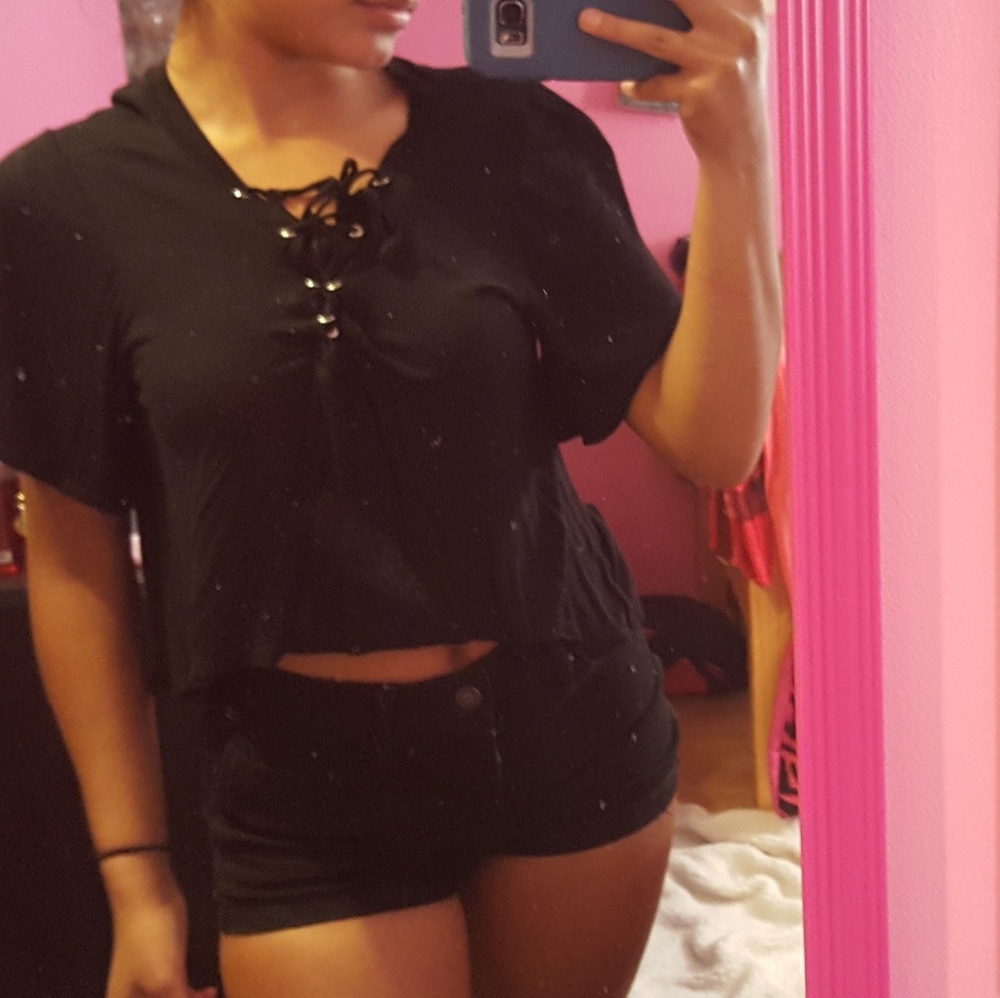 baddie black flowy tee