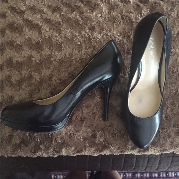 Nine West Black Pumps - Picture 3 of 4
