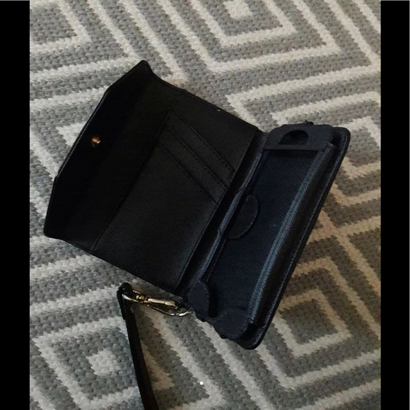 Michael Kors cellphone wallet - Picture 2 of 4