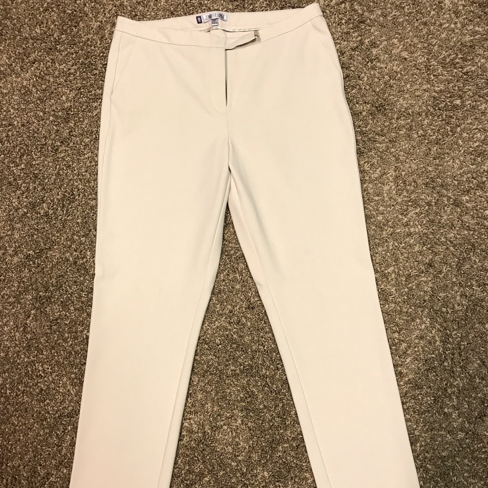 Jennifer Lopez cream colored dress pants. Size 8