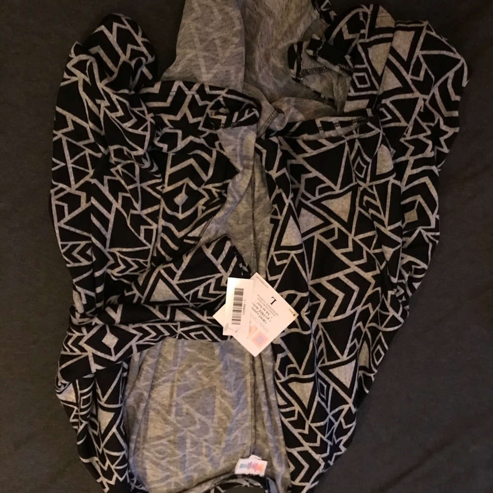 LuLaRoe L LINDSAY GEO PRINT NWT