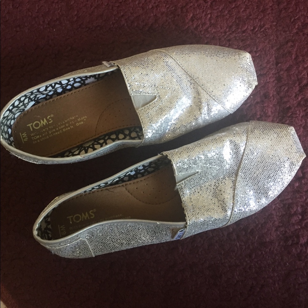 Toms tennis shoes silver bling 9M