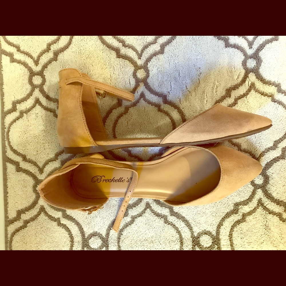 Pointed toe ballet flat size 6.5