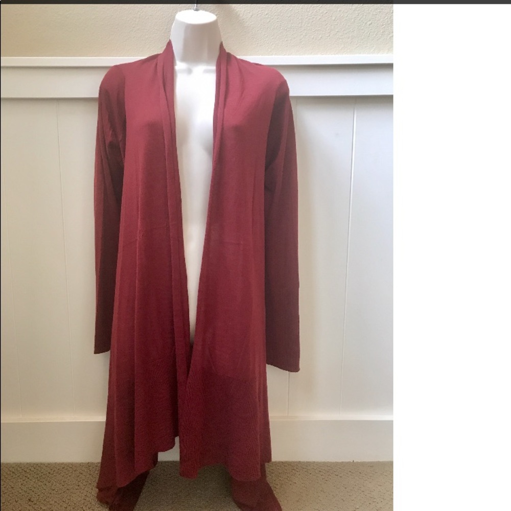 NWOT versatile burgundy Mixit cardigan.
