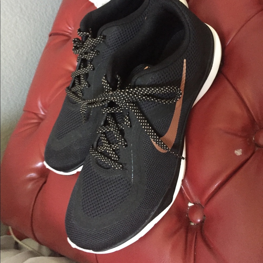 Nike tennis shoes