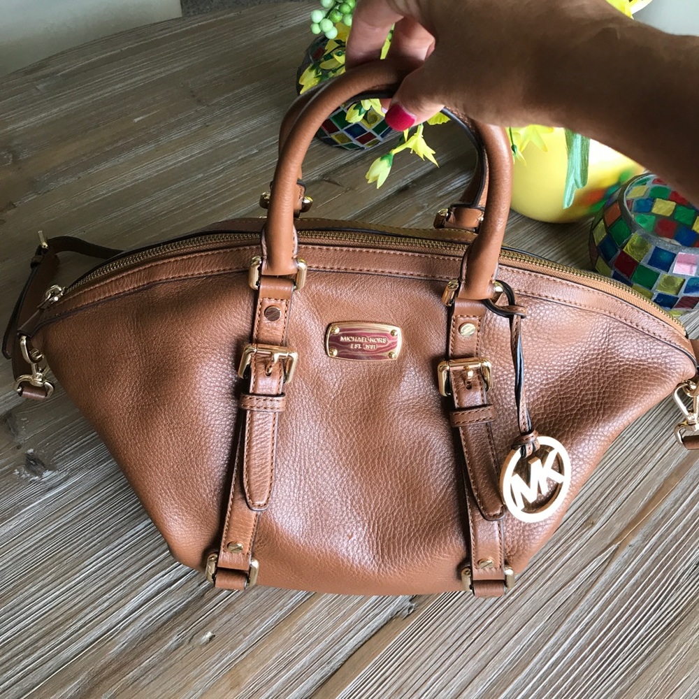 Authentic Michael Kors leather purse 👛 price firm
