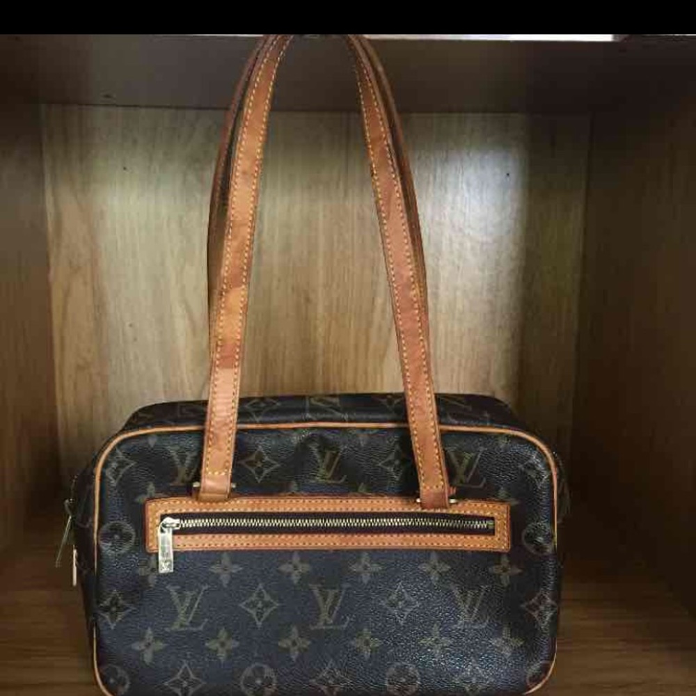 SOLD🎉Authentic Louis Vuitton Cite MM
