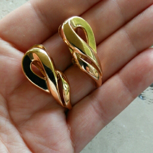 Christian Dior Earrings Gold Tone Clip Ons - Picture 4 of 4