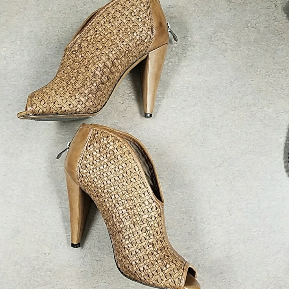 SALE!! Vince Camuto 7.5 Brown Woven Ankle Booties