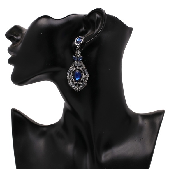 🌸Host Pick🌸 Blue Crystal vintage Bridal statement Earrings - Picture 4 of 6