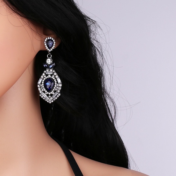 🌸Host Pick🌸 Blue Crystal vintage Bridal statement Earrings - Picture 5 of 6