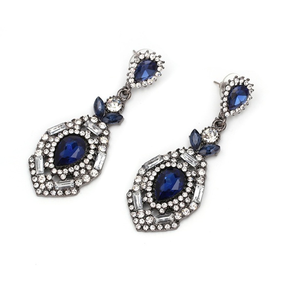 🌸Host Pick🌸 Blue Crystal vintage Bridal statement Earrings - Picture 2 of 6
