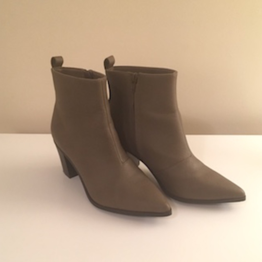 2" Gray/Brown Old Navy Booties
