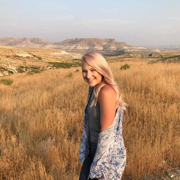 Meet Your Posher - Picture 2 of 4