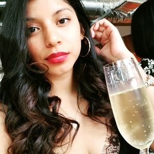 Meet your Posher, Leticia