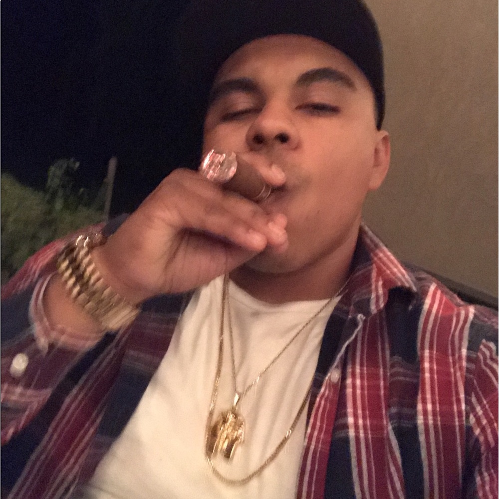 Meet your Posher, Cenovio